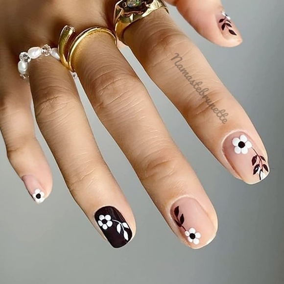 2/$16 Floral Short Press On Nails - Picture 12 of 17